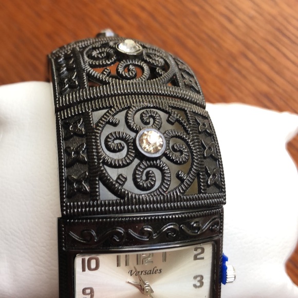 B- Iconic Metal Watch Bracelet - Picture 2 of 12